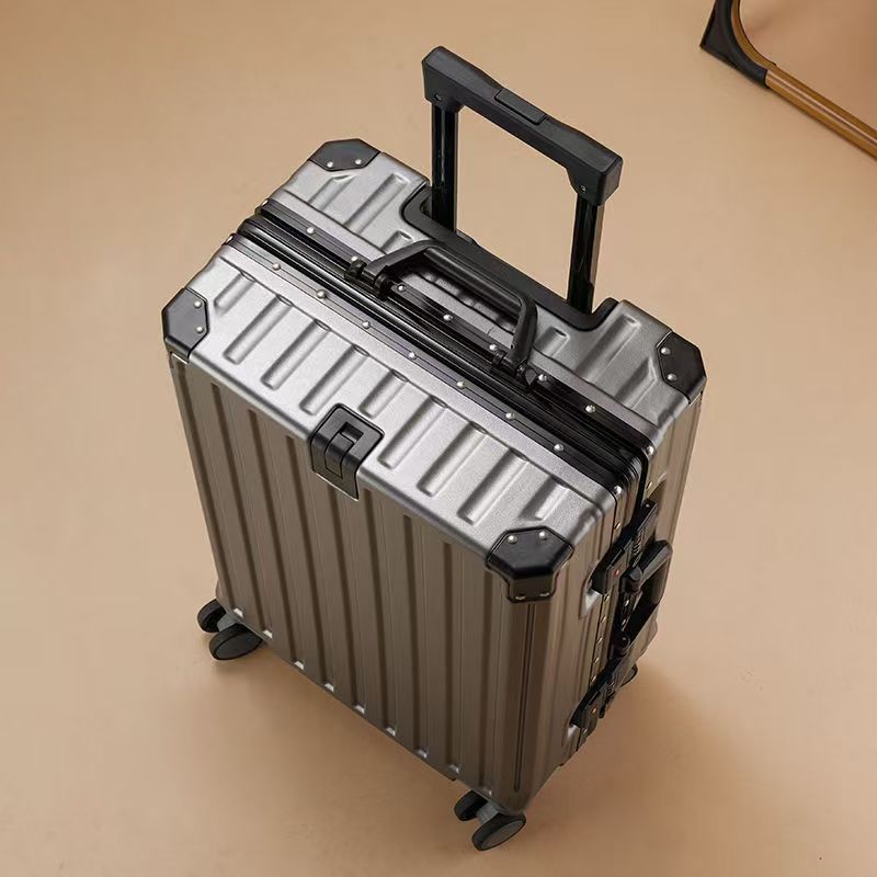 Aluminum Frame Carry On Luggage - حقيبة سفر بإطار ألومنيوم محدثة مقاس