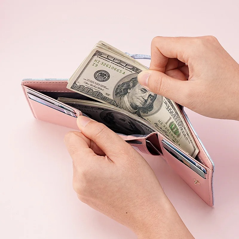 محفظة بثلاثة أقسام بسحاب مع نق - مراجعة Wallets وسعره