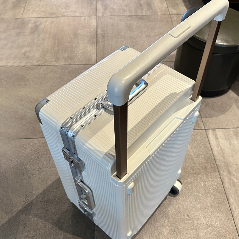حقيبة سفر جديدة مقاس 28 بوصة ب - مراجعة Spinner Wheel Rolling Suitcase 20 Inch وسعره