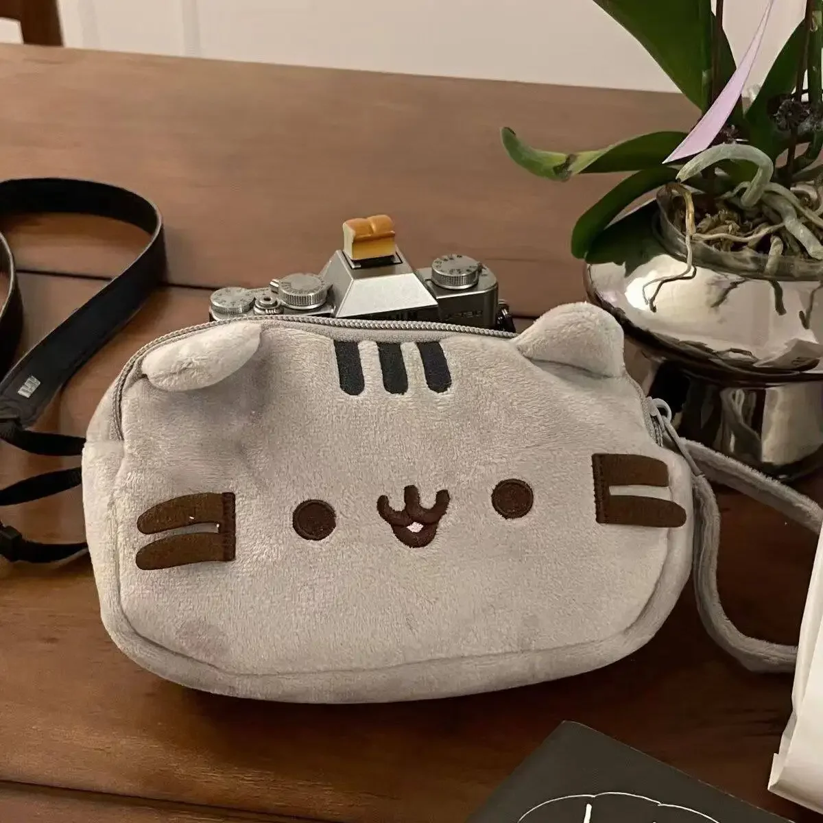 حقيبة أقلام رصاص لطيفة على شكل - مراجعة Luggage وسعره